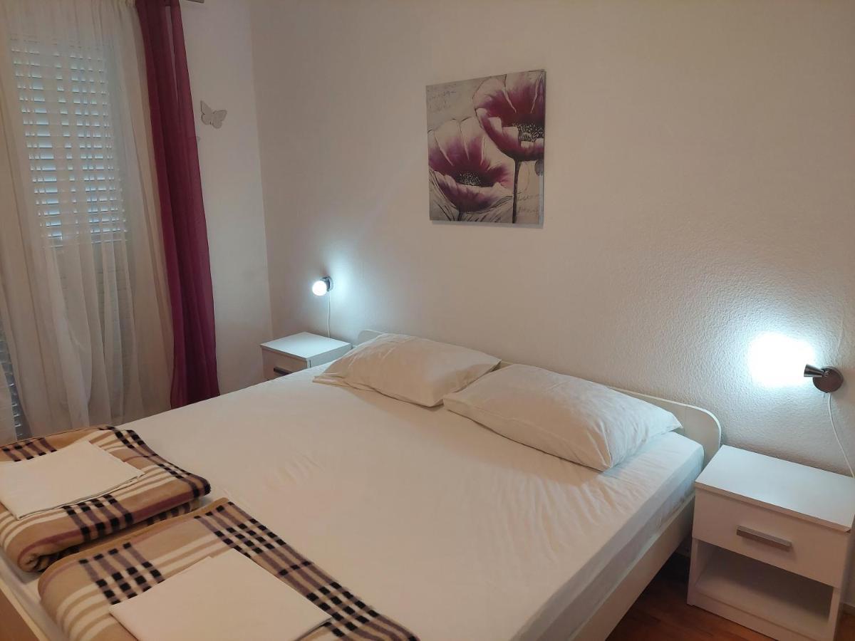 Apartments Gojka Miocevic Биоград на Мору Екстериор снимка